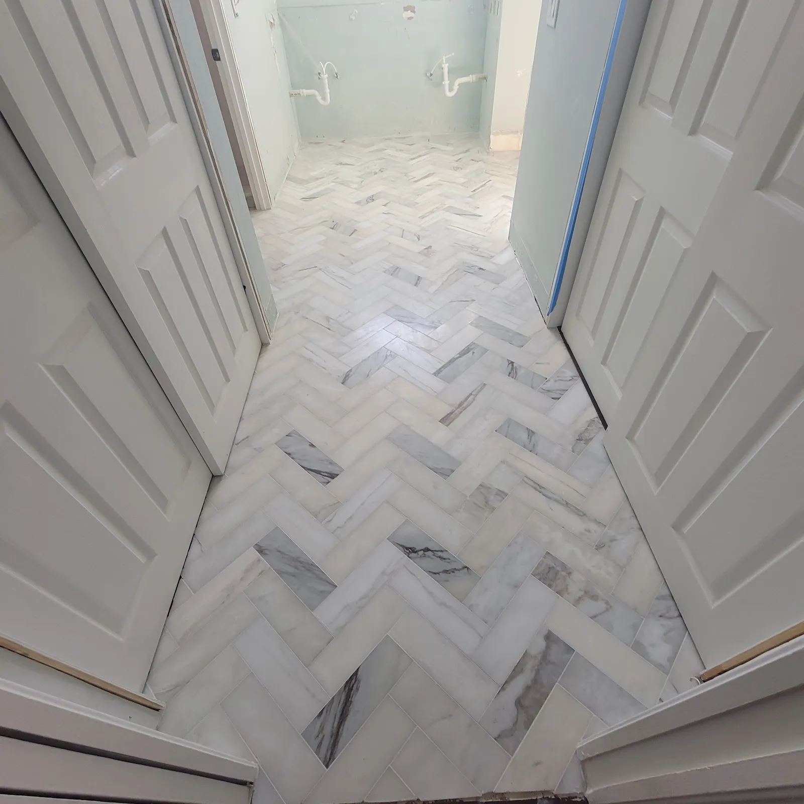Finished bathroom tile, walls and floors by Contemporary Flooring & Bath in Orlando